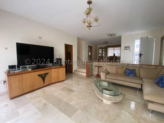  *jl/lujosa Casa Con Planta Electrica, Terraza Y Mas En Venta. Loscardones Barquisimeto  Lara, Venezuela/ Jose Lopez/ #  25-5722  / 3 D  3 B/ 184 M² 