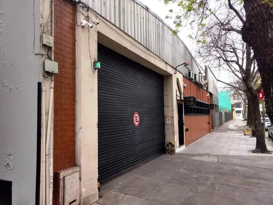 Dueño Vende Galpón En Villa Ortuzar Tronador 632 Sobre Lote De 700 M2, 750 M2 Cubiertos
