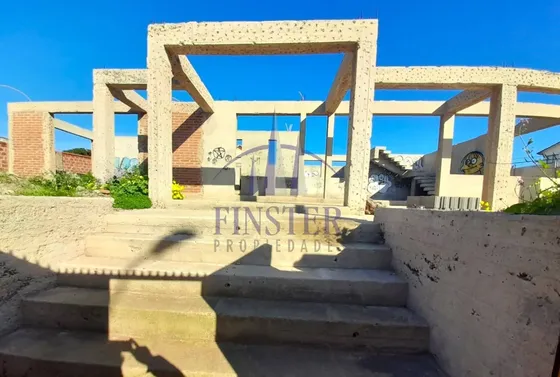 Terreno Y Gran Casa En Obra Gruesa Con Vista Al Mar Quintero