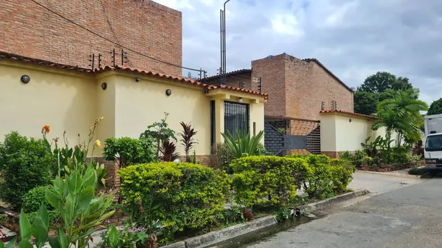 Se Vende Lindo Townhouse En Las Quintas De Naguanagua Socc 