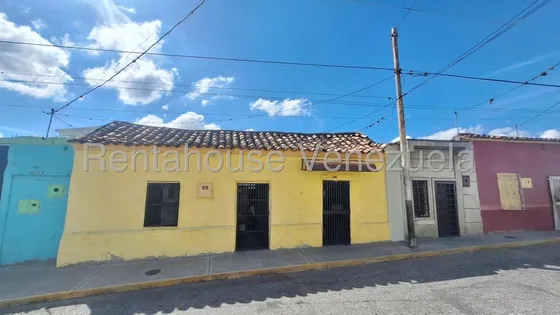 Casa En Venta Calle 2 4 Y 2 5 Con Carrera 14 Barquisimeto, Codigo 2 5 1 3 2 0 0, Mildred, Casa Con Ecxelente Ubicacion, Para Remodelar Y Construir El Proyecto Ideal, Ademas De Ofrecer Grande  Terreno