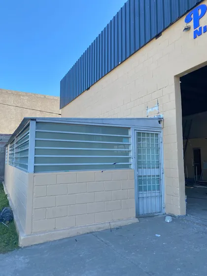 Galpon En Alquiler - 800 M2 - Barrio Guiñazu Sur