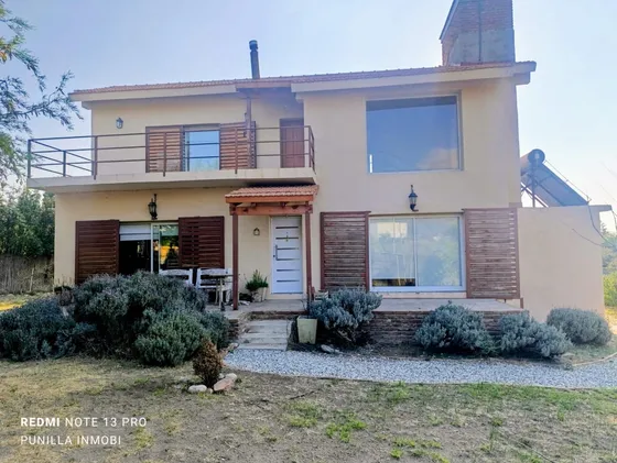 Casa En Venta De 2 Dormitorios C/ Cochera En Capilla Del Monte
