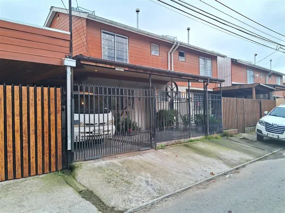 Casa En Venta De 3 Dorm. En Curicó