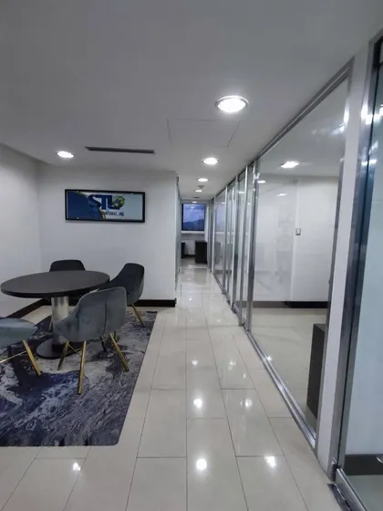 Oficina En Venta O Alquiler C. C. Viña Plaza, Ubicado En La Viña