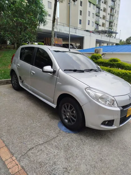 Renault Sandero 1.6 Dynamique 110 Hp