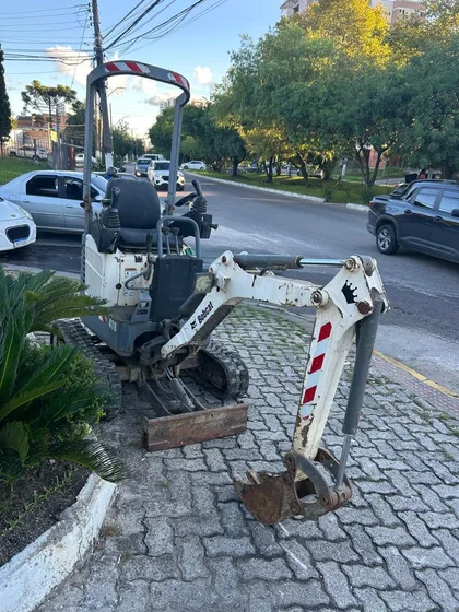 Mini-escavadeira Bobcat 418