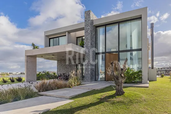 Casa En Venta 5 Ambientes Villalobos Hudson
