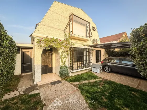 Casa En Venta De 3 Dorm. En Las Condes
