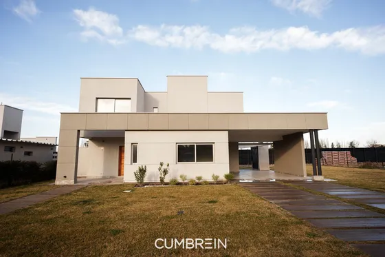 Casa De 4 Dormitorios En La Castilla Club De Campo