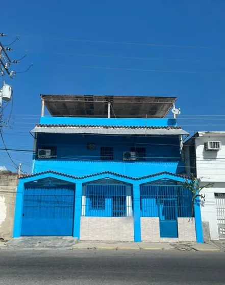 En Venta Amplia Casa Multifamiliar Urbanización Loma Linda, Guacara Ob20