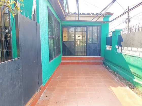 Casa En Venta De 3 Dorm. En Santiago