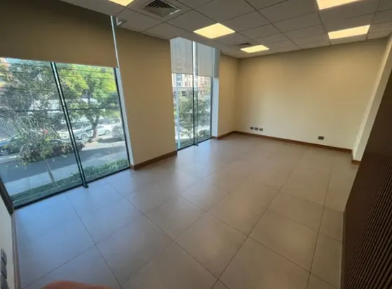 Oficina De 36 M2 Habilitada En Las Condes, Rm.