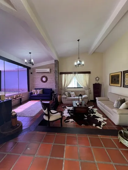 Hermosa Casa En El Poblado De San Diego