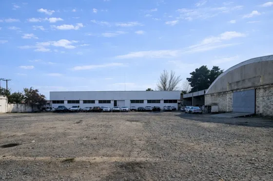 Prop.esquina Venta/arriendo 4.900m2 Terreno/1.200 Construido