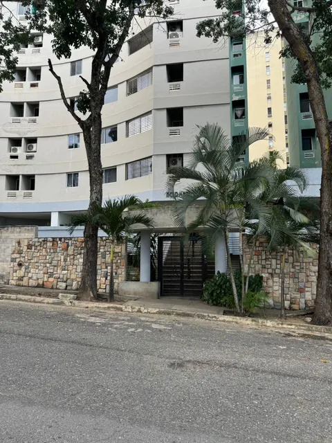Excelente Oportunidad Inmobiliaria Leandro Araque Inzitu Realtors Acogedor Apartamento En Urbanización El Parral Valencia Carabobo  Edificio Normandía.  Tu Nuevo Hogar En Valencia