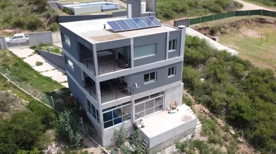 Casa En Venta - 3 Dormitorios 3 Baños - Cochera - 808mts2 - Carlos Paz