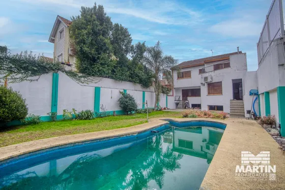 Importante Chalet De 8 Amb En Olivos