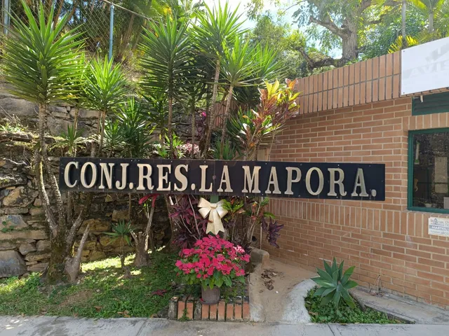 Venta Townhouse 4h 3.5b 2e Hyh