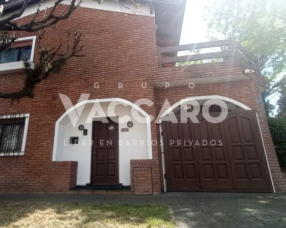 Casa En Venta 4  Ambientes, Castelar