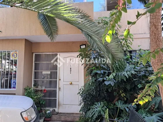 Casa En Venta De 4 Dorm. En Ñuñoa
