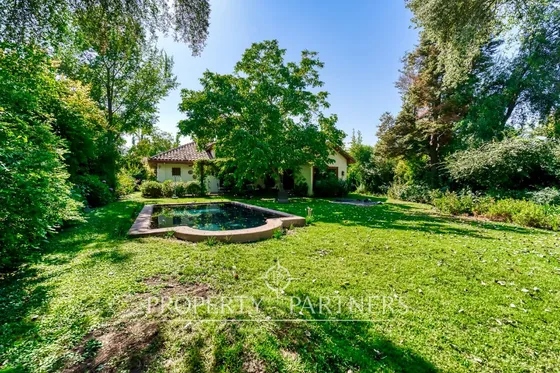 Gran Casa Chilena Con Excelente Jardin Y Ubicacion...