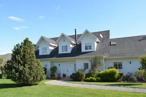 Casa Estilo Canadiense + Casa Invitados