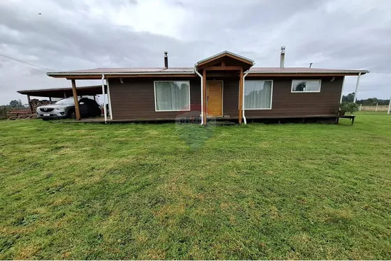 Vende Casa En Parcela, Aislada - 3 D 2 B Servicios