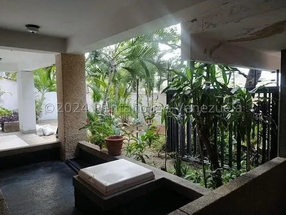 Rz Vende Vive Tranquilo Con La Conveniencia De Centros Comerciales A Minutos De Tu Apartamento.  25-1807 Jun11