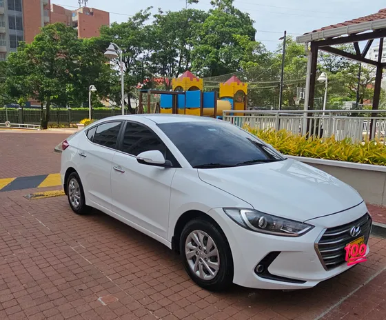 Hyundai Elantra 1.6 Premium Nb