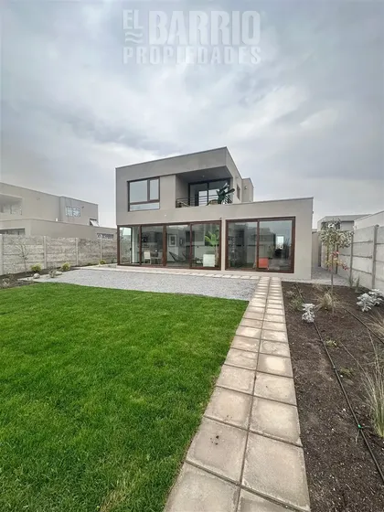 Casa En Venta De 3 Dorm. En Colina