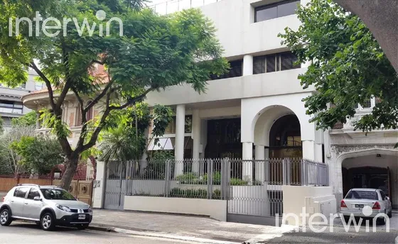Casa De 900 M2 Cub. S.s.,pb Y 3 Pisos, 5 Coch. Piscina. Barrio Parque - Palermo - Venta