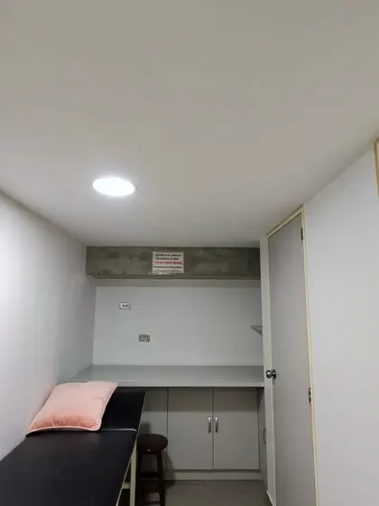 Cubiculo Para Sesión De Belleza,masajes San Bernardino
