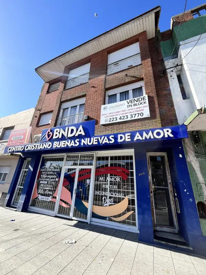 Zona Juan B Justo Local   Dos Departamentos En Block Calle Juan B Justo