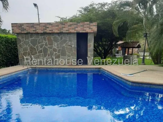 Julio Latouche 25-8314 Vende Hermoca Casa Vacacional Safari Carabobo, 2500 Metros De Terreno, Parrillera Y Piscina.