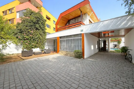 Venta Linda Casa Familiar, Amplios Espacios, Piscina, Prov.