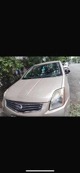 Nissan Sentra 2.0 Custom 6vel Mt