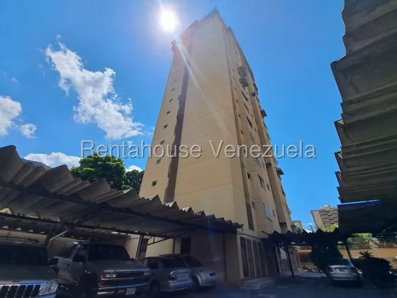 Estupendo Apartamento En Alquiler Con Inmejorable Ubicación Montalban. Jose Guerrero. Cod: 25-21514.