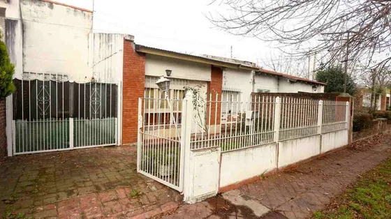  3 Ambientes Longchamps Patio 