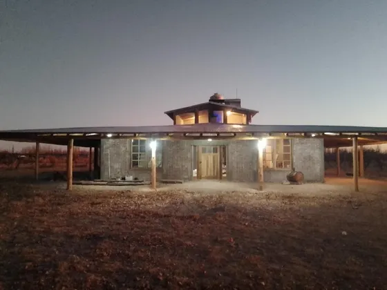 Casa En Venta - 2 Dormitorios 3 Baños - 60.250mts2 - San Rafael, Mendoza