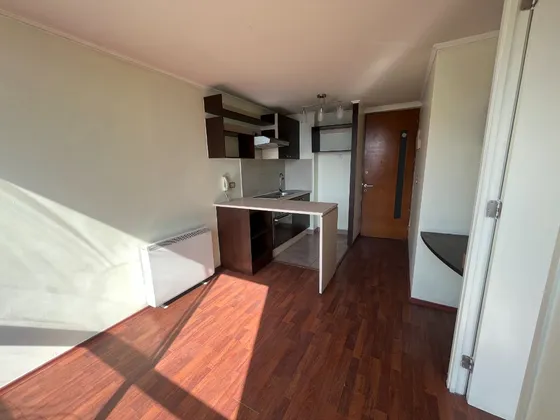 Cómodo Departamento Con Despejada Vista Oriente