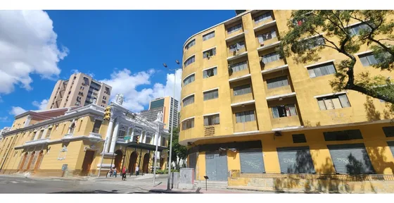 Se Vende Local Comercial A.pie De Calle 230m2 Av. Lecuna