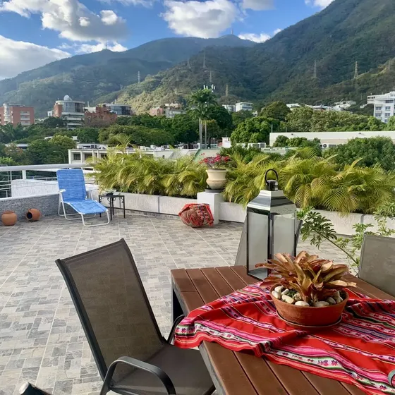 Vendo/ Alquilo Hermoso Penthouse Duplex, Con Espectacular Terraza Descubierta Y Espectacular Vista Al Avila Y Parte De La Ciudad En La Prestigiosa Zona De Altamira Norte-chacao