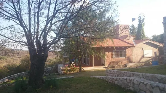Casa En Venta - 4 Dormitorios 2 Baños - Córdoba