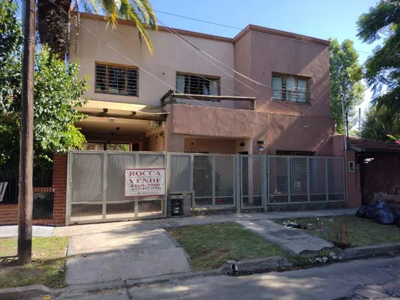 Chalet En Venta En Castelar Norte