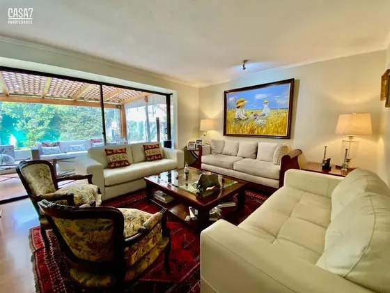 Casa En Venta De 5 Dorm. En Las Condes