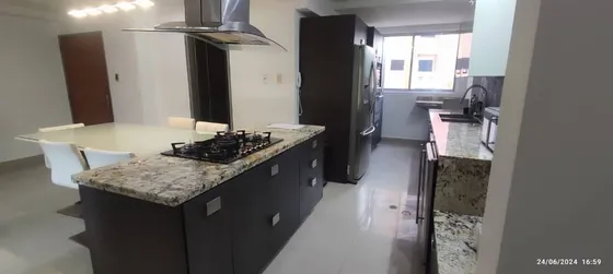 En Alquiler Apartamento En Resd. Avila Park- El Bosque Lh