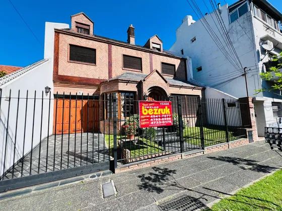 Chalet De 6 Ambientes En Venta, En Olivos.