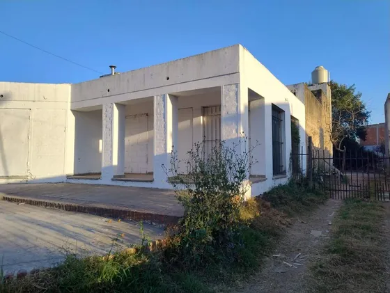 Amplio Local Comercial En Villa Allende, Córdoba
