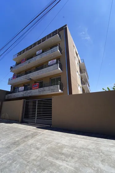 Excelente Departamento A Estrenar En Complejo Buenos Aires.  Cochera. Piscina. Parrilla.